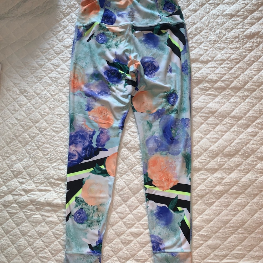 Stylish Reebok Workout Pants - Picture 4 of 5